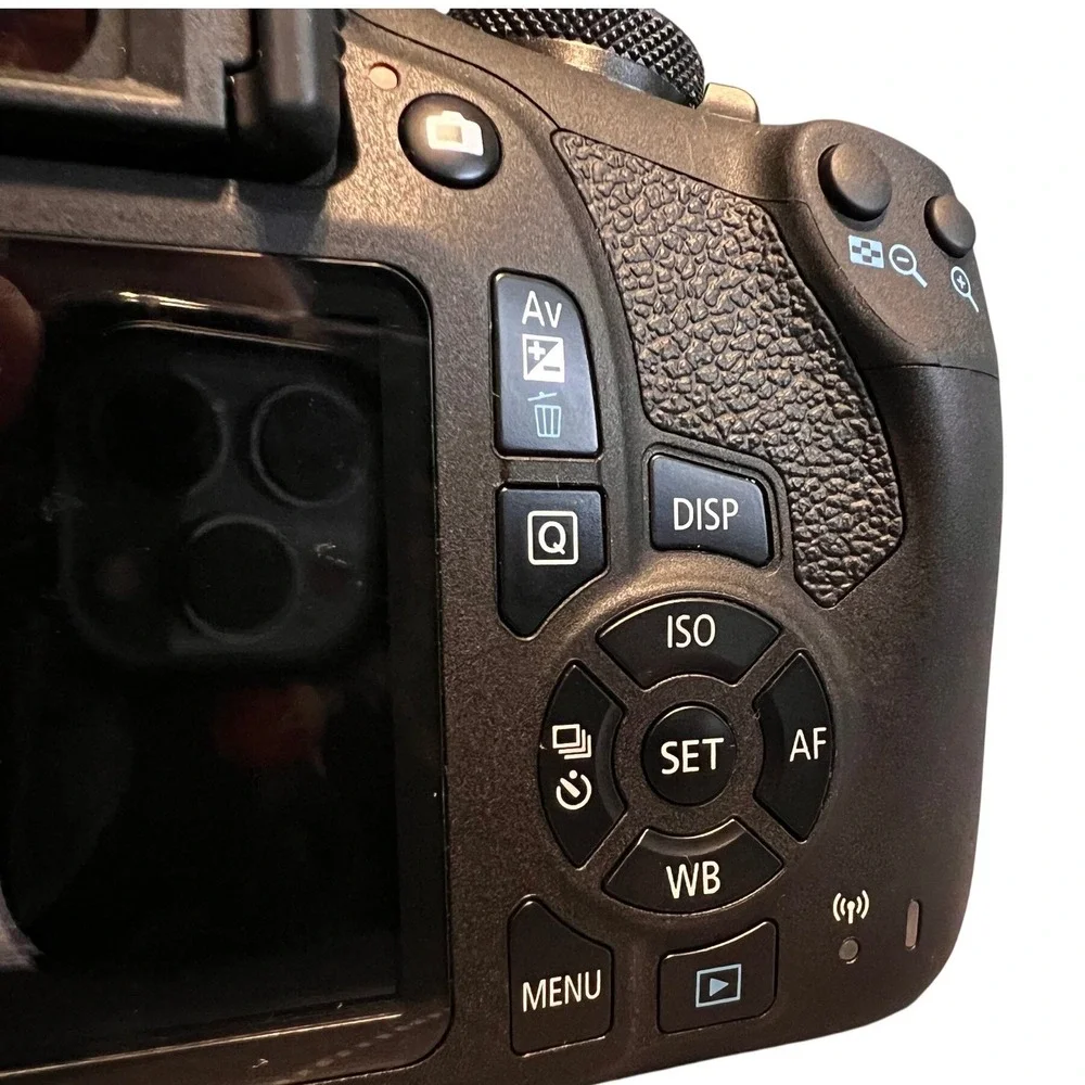Canon EOS 2000D DSLR Camera Beginners‎ Lot, Starter Kit, Photography Bundle